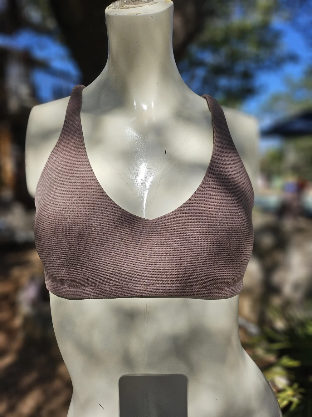 ALO Yoga Mini Waffle Texture V-Neck Sports Bra - Fawn Brown S